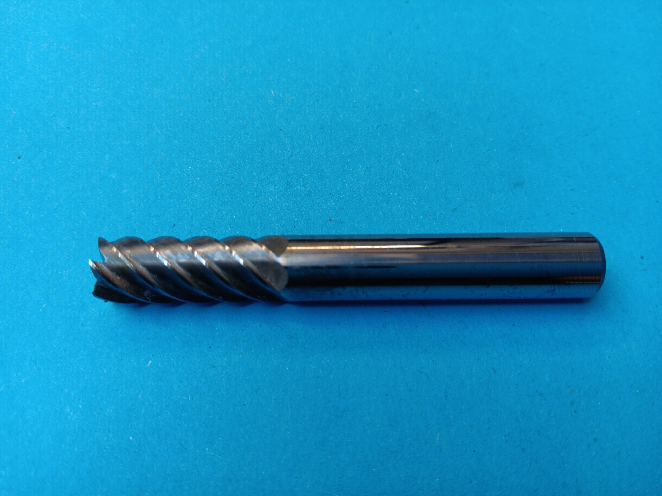 Fréza stopková karbidová 10 mm, 6 břitů, dlouhá – dokončovací (DIN 6527L)